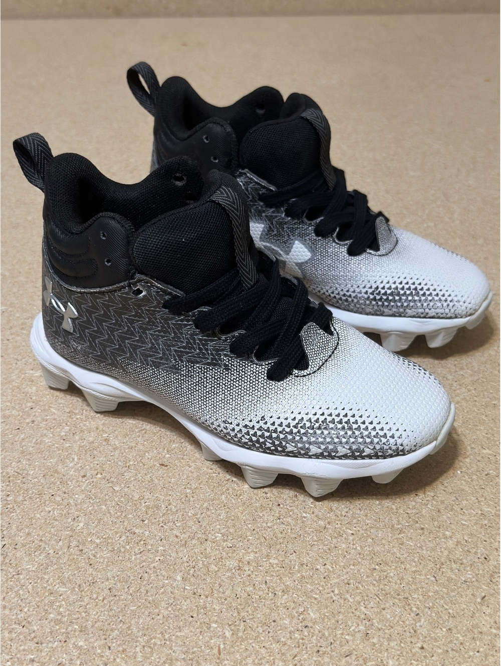 Under Armour Spotlight Franchise 3.0 RM Jr 13K Football Cleats 3026344-001 - Picture 2 of 8